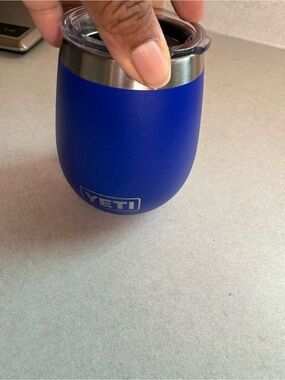 Yeti Royal Blue Stainless Steel Wine Tumbler with Clear Lid